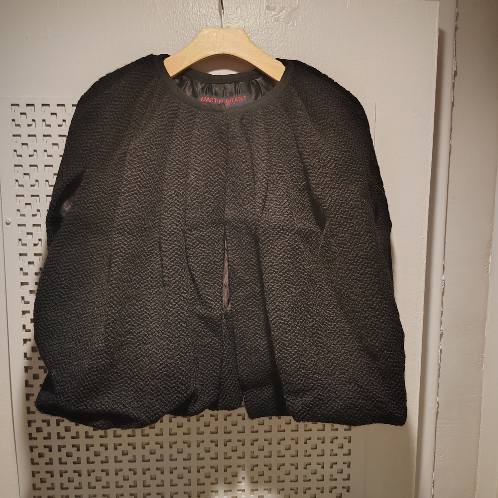 MARTIN GRANT Black Cape